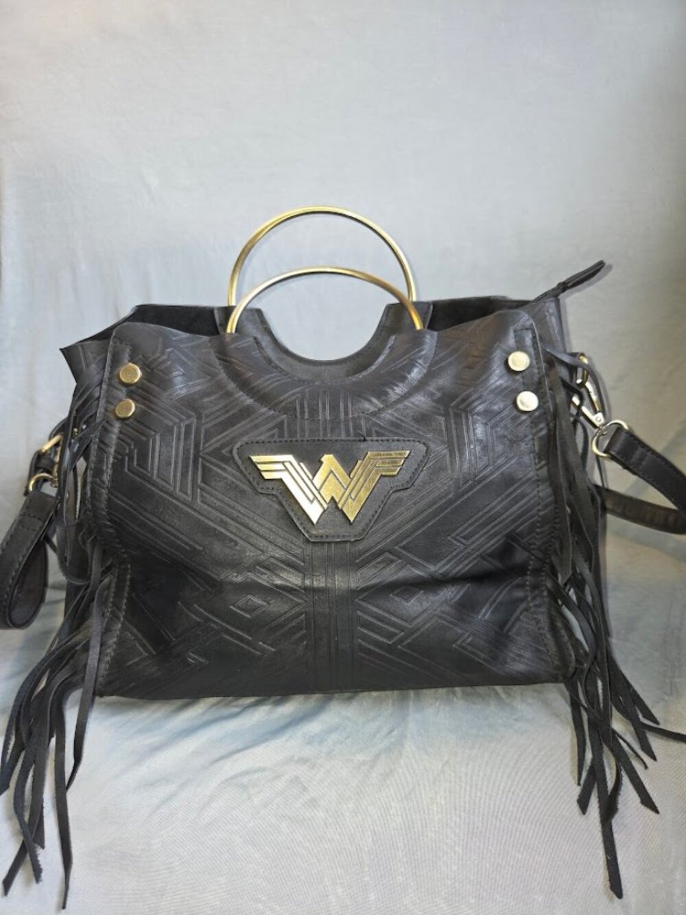 DC Comics Wonder Woman Fringe Handbag Purse Black & Gold Bioworld - Picture 1 of 5